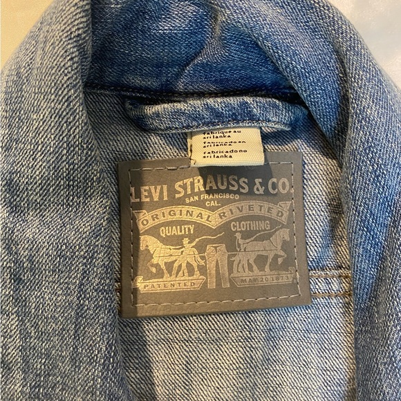 Levi brand Jean jacket - Picture 3 of 3